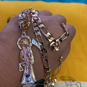Necklace (Santa Muerte)24size , with gold bath 14k gold plated 3 tones gold